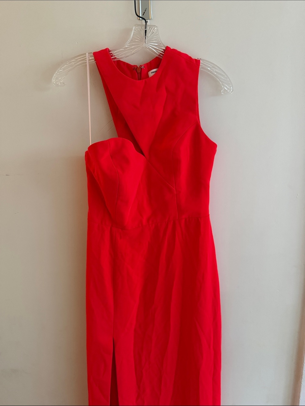 x REVOLVE Gilda Gown in Crimson
Amanda Uprichard - Picture 2 of 9